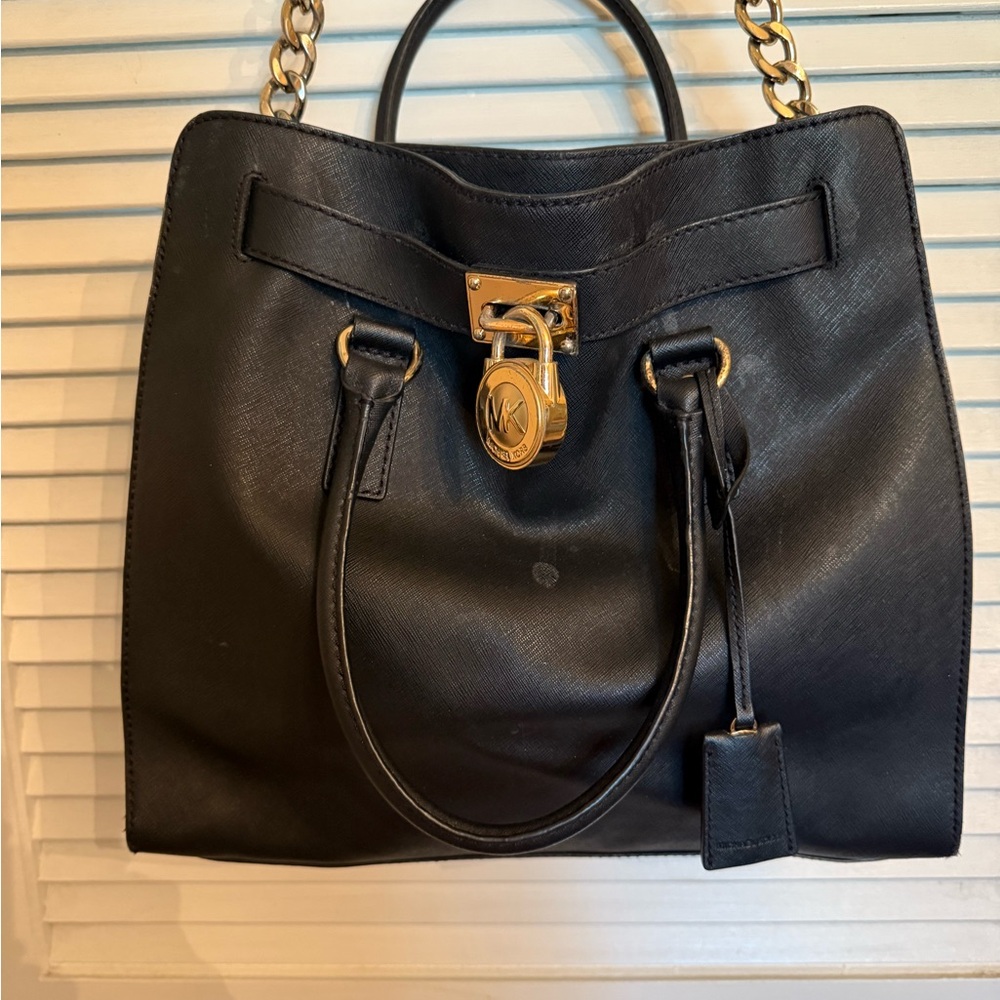 Michael Kors Black Leather Shoulder Bag with Gold Hardware - Picture 2 of 13